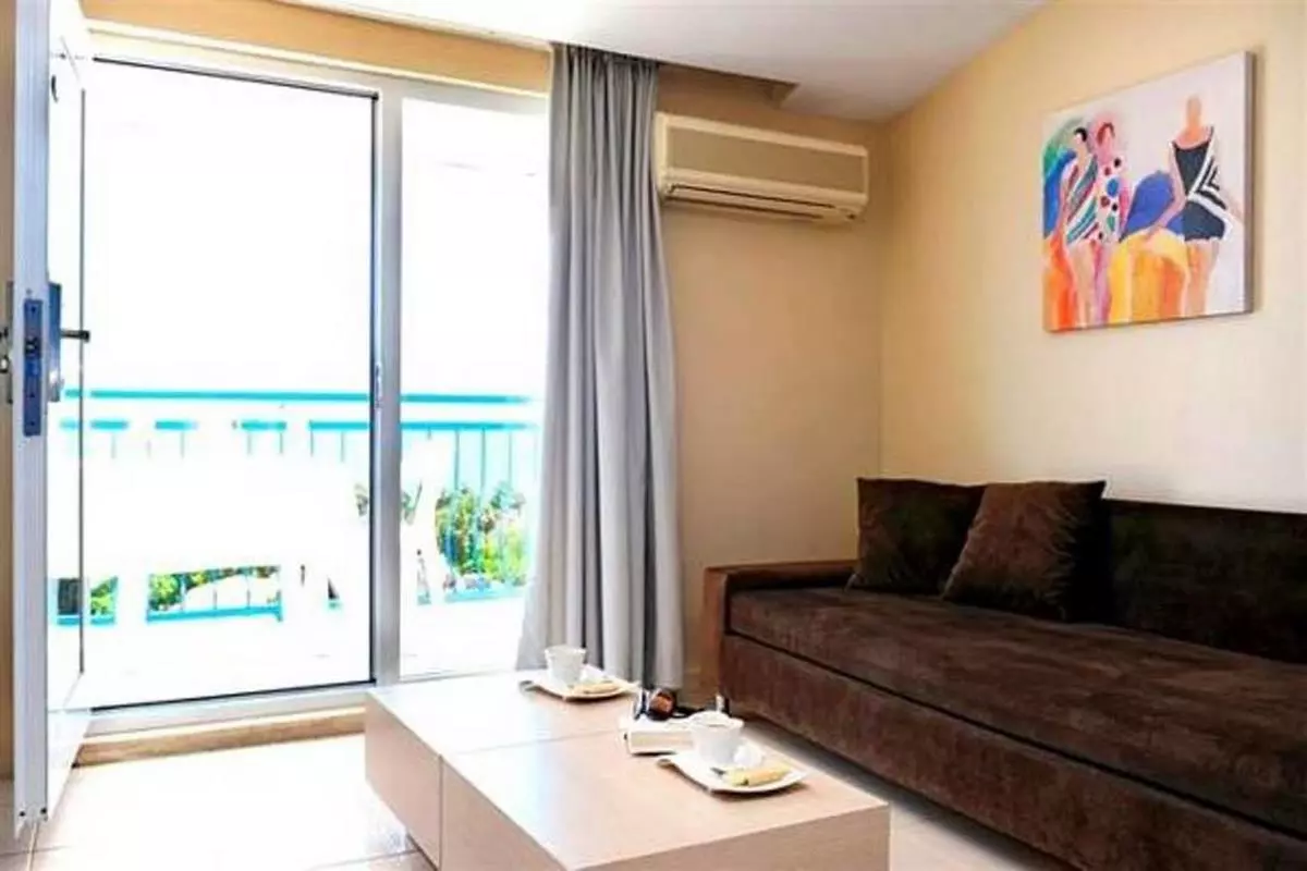 JOKER Side Hill Suite room (Copy).jpg